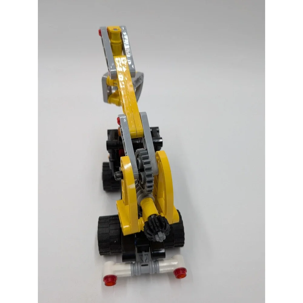 LEGO Technic Cherry Picker 42031 Construction Truck 2-in-1 Set 2015 Yellow Black